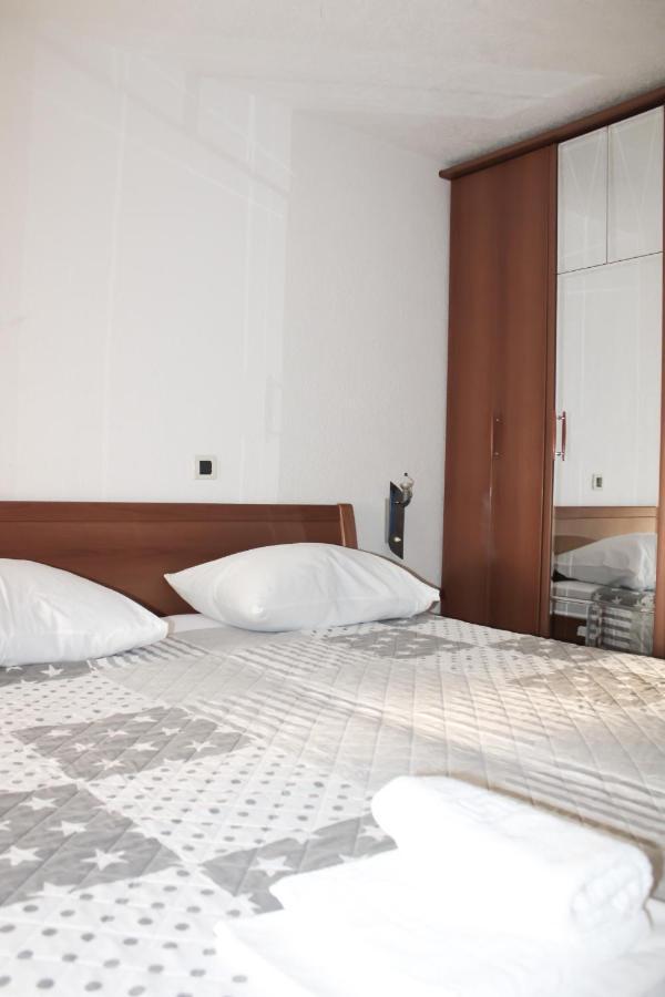 Apartments Larus Baska Voda Exterior photo